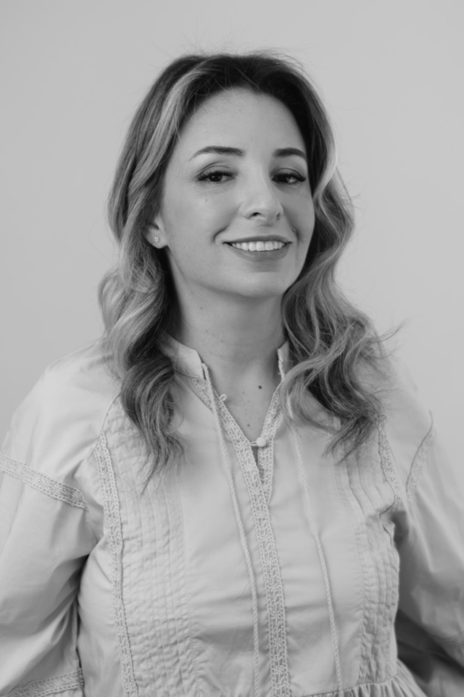 Andrea Felix - Hairstylist | Expert Wella - Panamby
